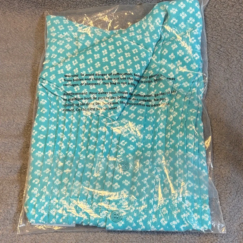 Catherines Blue Floral Women's Top - Picture 2 of 2